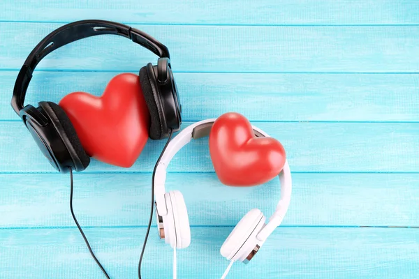 Auriculares y corazones — Foto de Stock