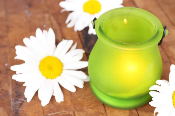 Lâmpada de ícone brilhante com flores — Fotografia de Stock