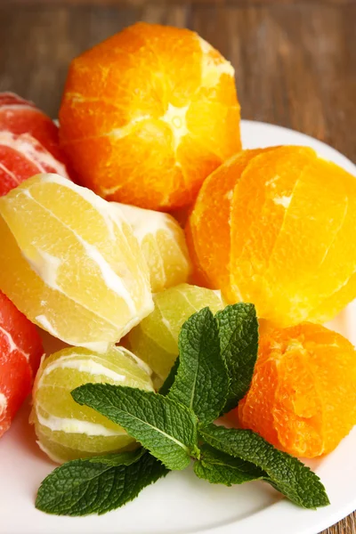Citrus fruits without skin — Stock Photo, Image