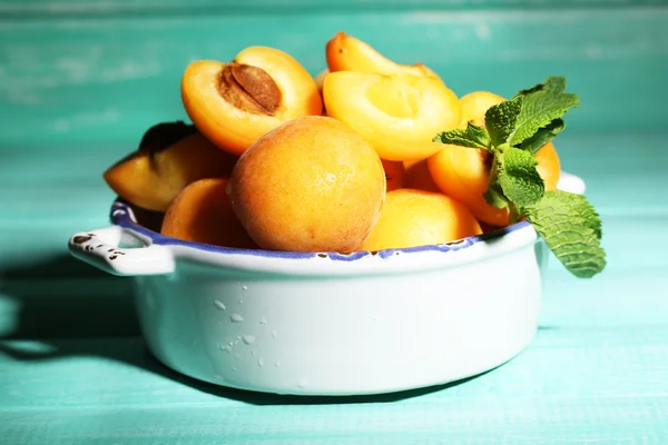 Ripe apricots with green mint leaves — Stock Photo, Image