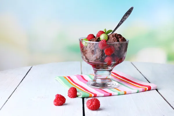 Chocolate ice cream with mint and  berries — Stock Photo, Image