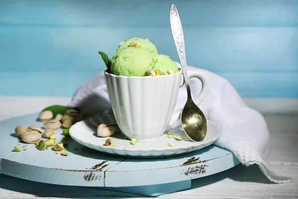 ピスタチオのアイス クリーム カップ — ストック写真