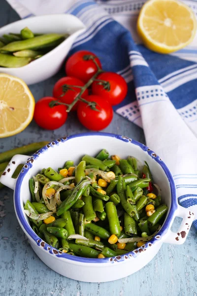 Salada com feijão verde e milho — Fotografia de Stock