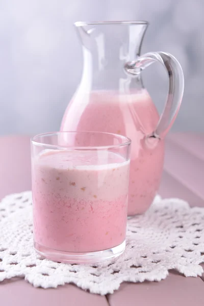 Milk cocktail with raspberry — Stock Photo, Image