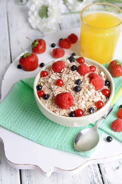 Haferflocken mit Beeren — Stockfoto