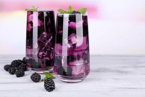 Blackberry lemonade with ice — Stock Photo, Image