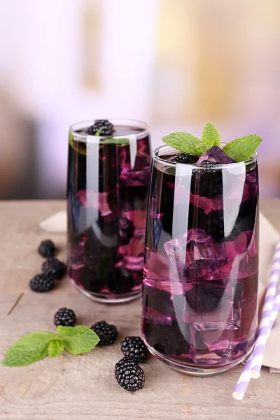 Blackberry lemonade with ice — Stock Photo, Image