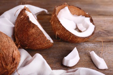 kırık Hindistan cevizi