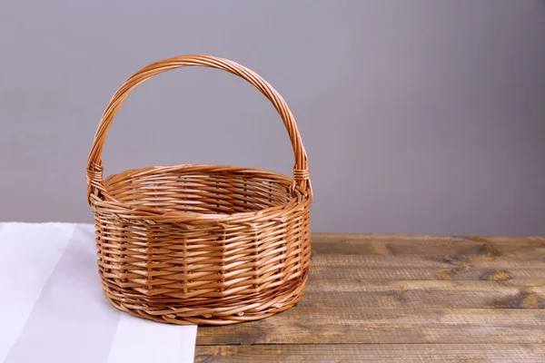 Empty wicker basket — Stock Photo, Image