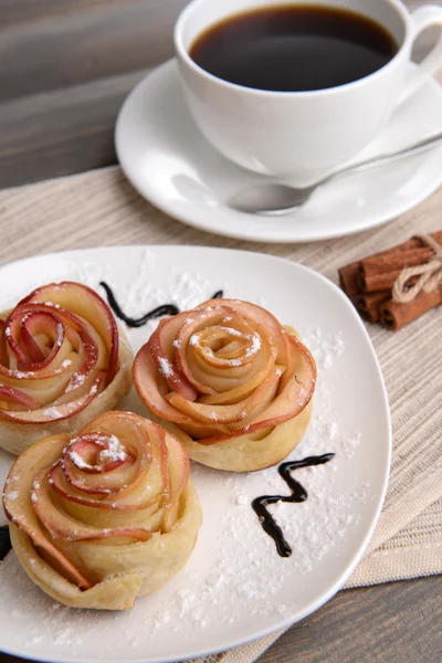 Puff pastry with apple shaped roses — Stock Photo, Image