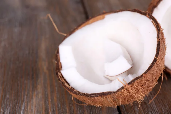 Сломанной кокосового — стокове фото