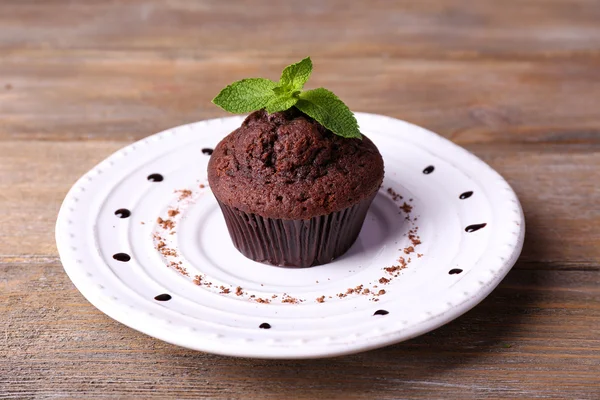 Muffin al cioccolato sul piatto — Foto Stock