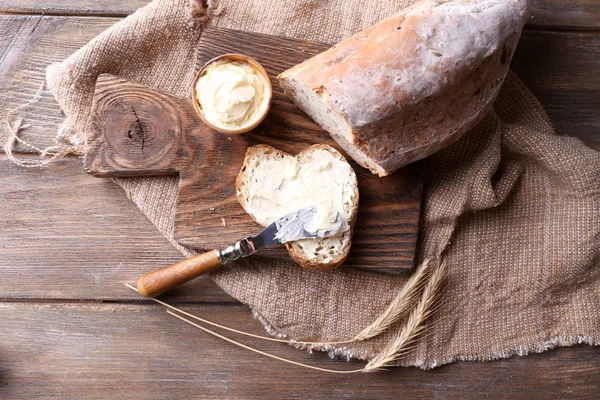 Fresh bread and homemade butter — Stock Photo, Image