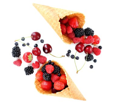 farklı olgun meyveleri şeker, beyaz izole koniler