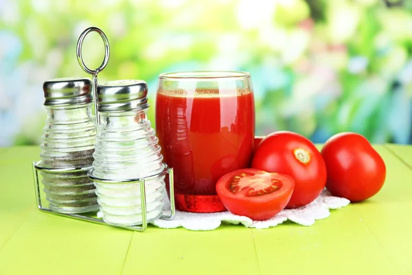 Tomatensaft im Glas — Stockfoto