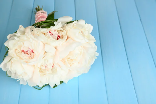 Beautiful wedding bouquet on  color background — Stock Photo, Image