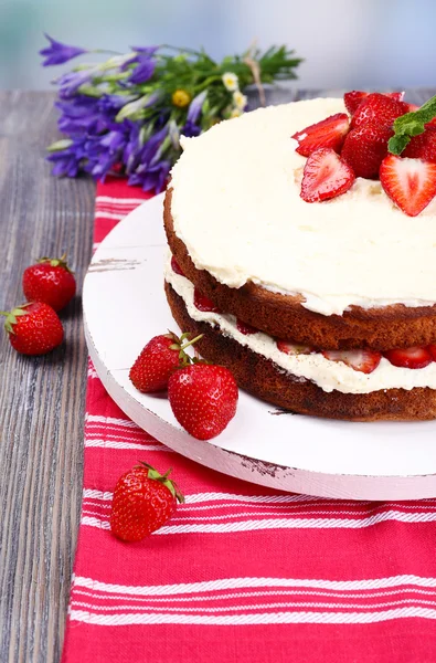 Torta biscotto con fragole — Foto Stock