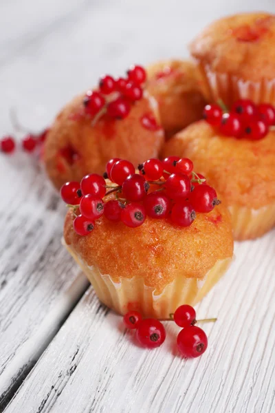 Muffin mit roten Johannisbeeren — Stockfoto