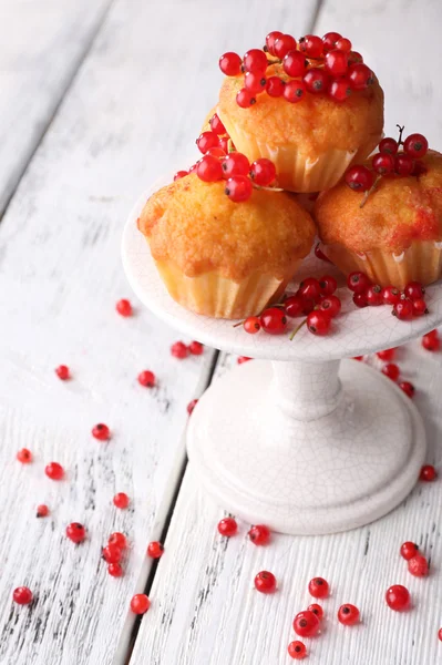 Muffin mit roten Johannisbeeren — Stockfoto