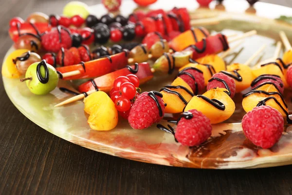 Fresh fruit skewers — Stock Photo, Image