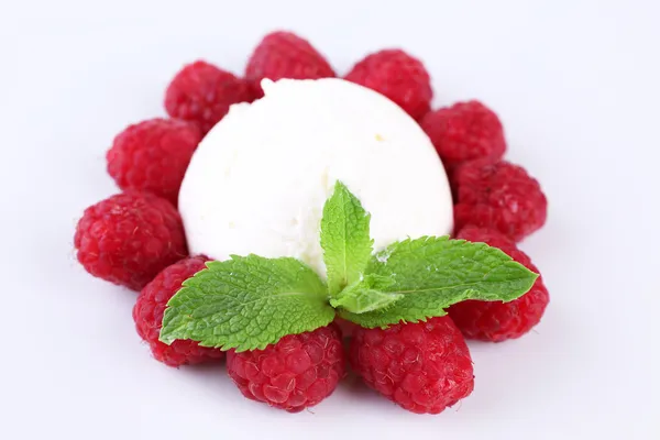 Creamy ice cream with raspberries and mint leaves isolated on white — Stock Photo, Image