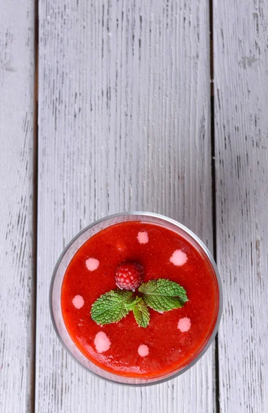 Strawberry, kiwi fruit and raspberry smoothies in glass bowl on color wooden background — Stock Photo, Image