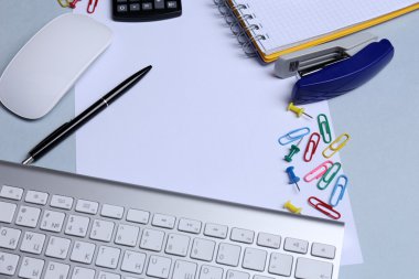ileti örneği aksesuarları, klavye ve kağıt, Ofis Masaları kapat