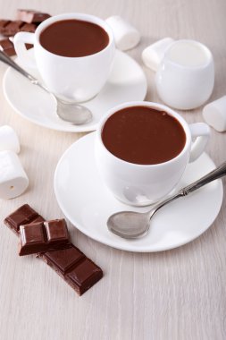 Tablo, sıcak çikolata bir bardak yakın çekim