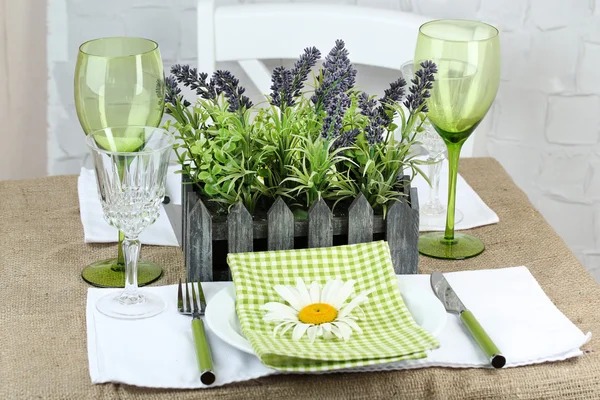 Configuração de mesa na moda no restaurante — Fotografia de Stock