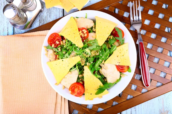 Fresh salad with arugula, close up — Stock Photo, Image