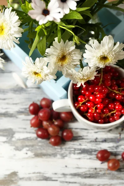Still life with flowers and fruits on table — Stock Photo, Image