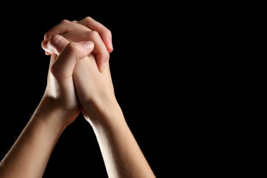 siyah arka plan üzerinde insan eli