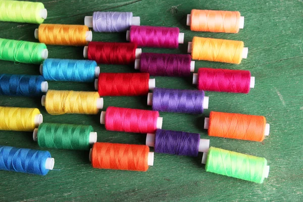 多色のミシン糸 — ストック写真