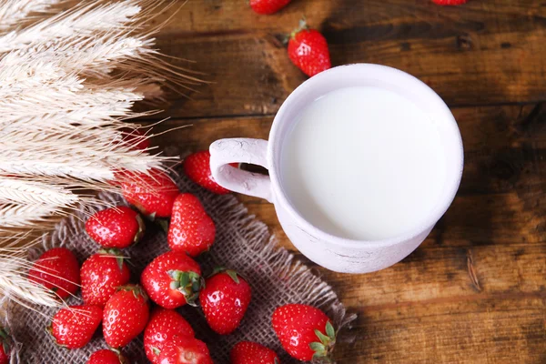 Reife süße Erdbeeren — Stockfoto