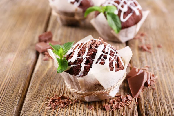 Savoureux cupcakes sur table close-up — Photo