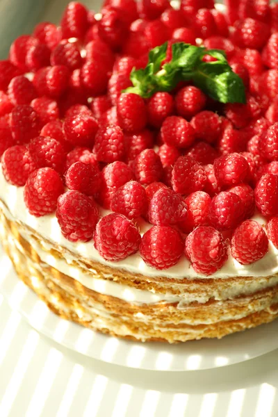 Leckeren Kuchen mit frischen Beeren, aus nächster Nähe — Stockfoto