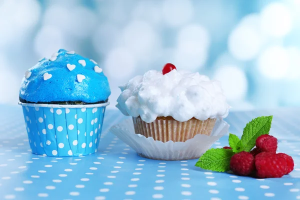 Tasty cupcakes on table — Stock Photo, Image