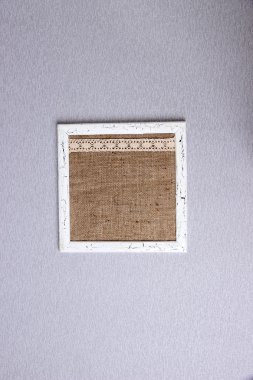 renkli arka plan üzerinde ahşap çerçeve