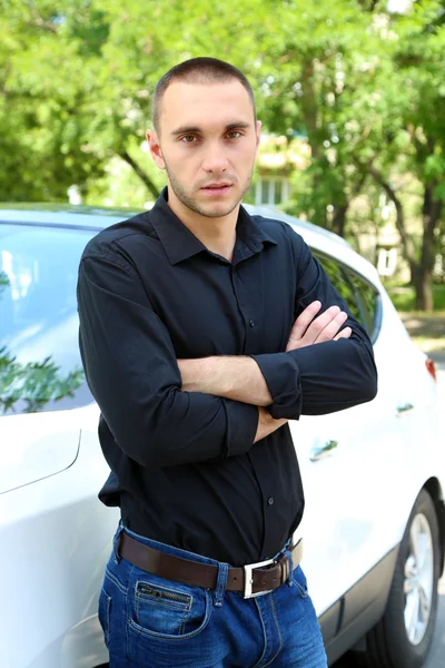 Homem perto do carro — Fotografia de Stock