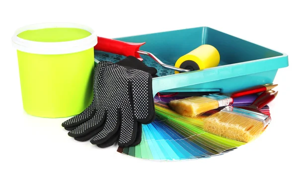 Plastic emmer met verf, roller, borstels en helder palet van kleuren geïsoleerd op wit — Stockfoto