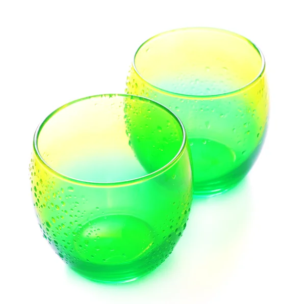 Twee lege kleur glazen, geïsoleerd op wit — Stockfoto