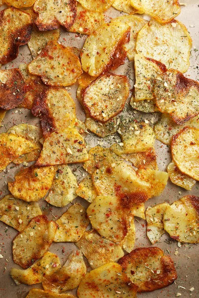 Hausgemachte Kartoffelchips hautnah — Stockfoto