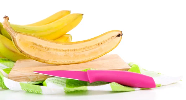 Halbierte und ganze reife Bananen isoliert auf weiß — Stockfoto