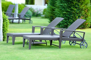 otel bahçesinde Lounge şezlong