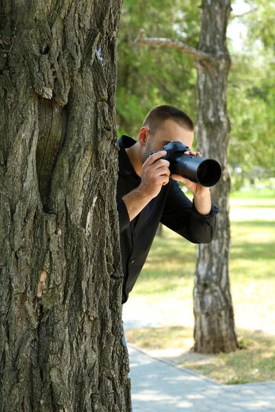 Man fotograferar i street — Stockfoto