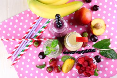 Tablo, güler yüzlü lezzetli şişe yakın çekim