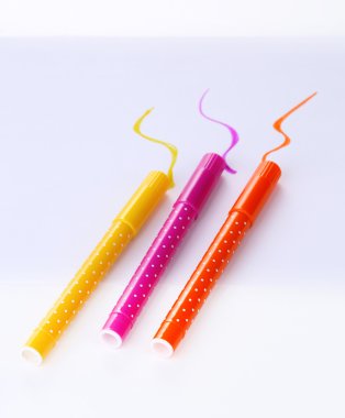 parlak işaretleri üzerinde beyaz izole