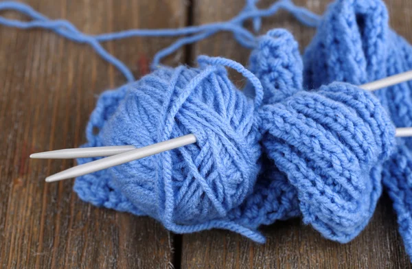 Yarns for knitting on wooden table close-up — Stock Photo, Image