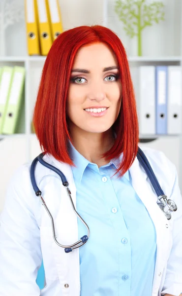 Jonge mooie dokter — Stockfoto