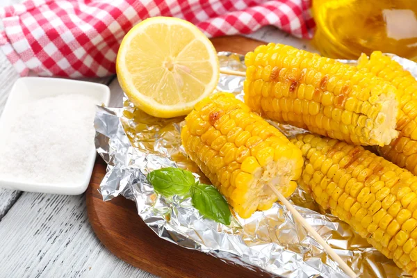 Gegrilde maïskolven — Stockfoto